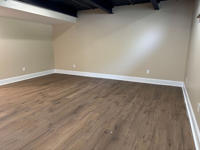 Building Photo - 330 Linden Ave