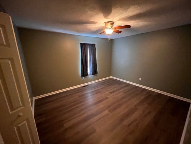 Building Photo - 3 Bedroom Home Available in Feb!