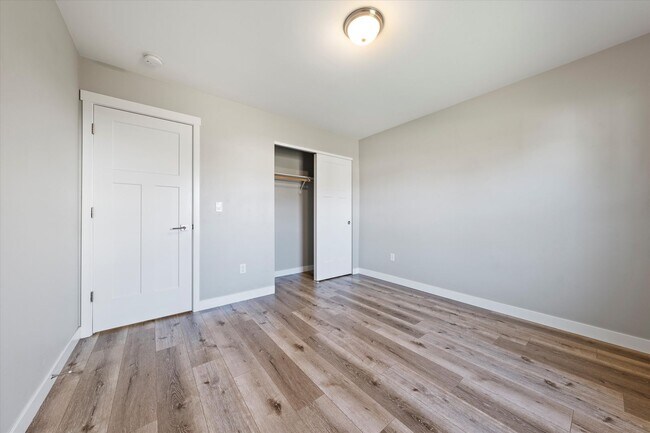 Building Photo - Newer Home in Quiet Neighborhood