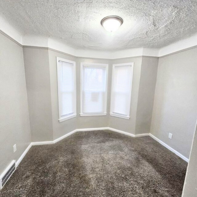 Building Photo - 10803 Roxbury St