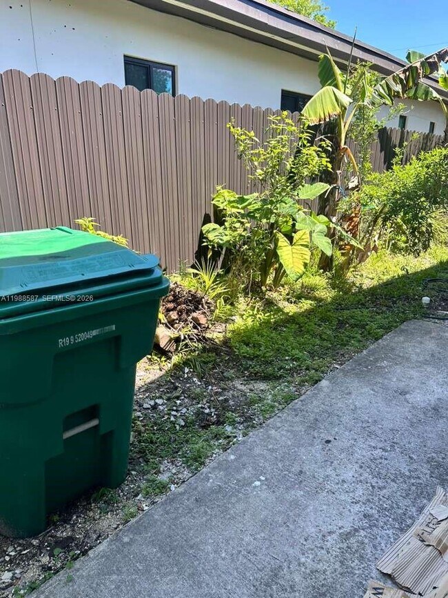 Building Photo - 14321 NE 4th Ave