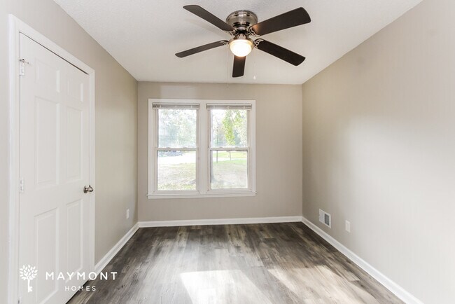 Building Photo - Charming 3-Bedroom