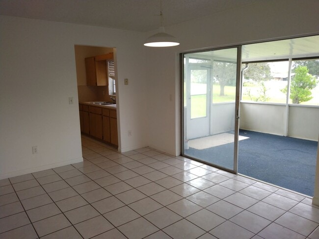 Building Photo - 2 bedroom 2 bathroom adorable house for rent