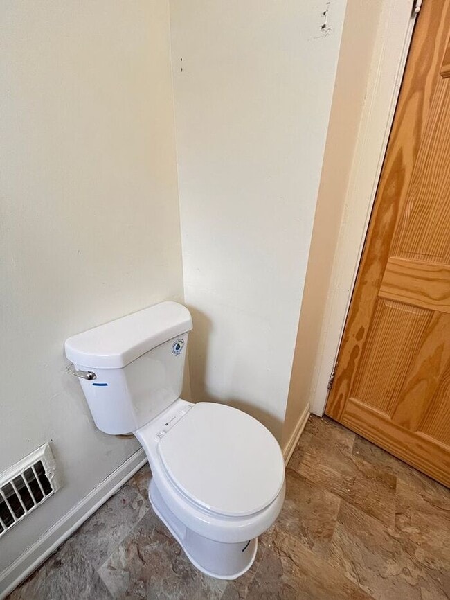 Building Photo - Cozy and Bright 2-Bedroom Duplex with Fire...