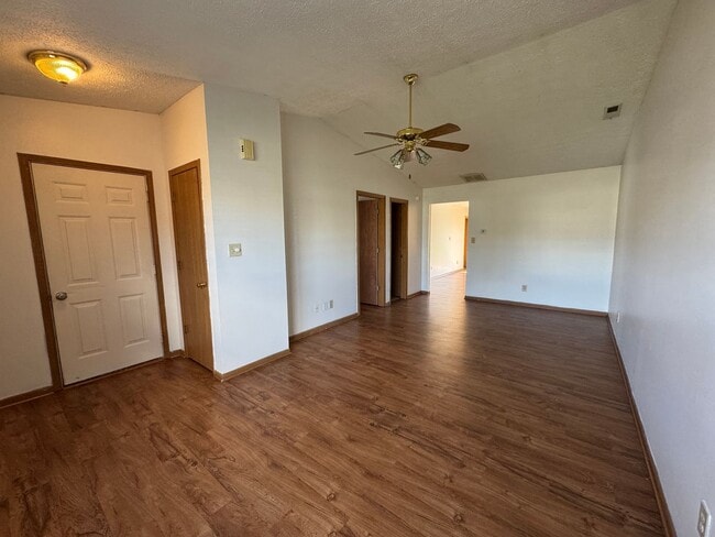 Building Photo - 1073 Fairlane Ct