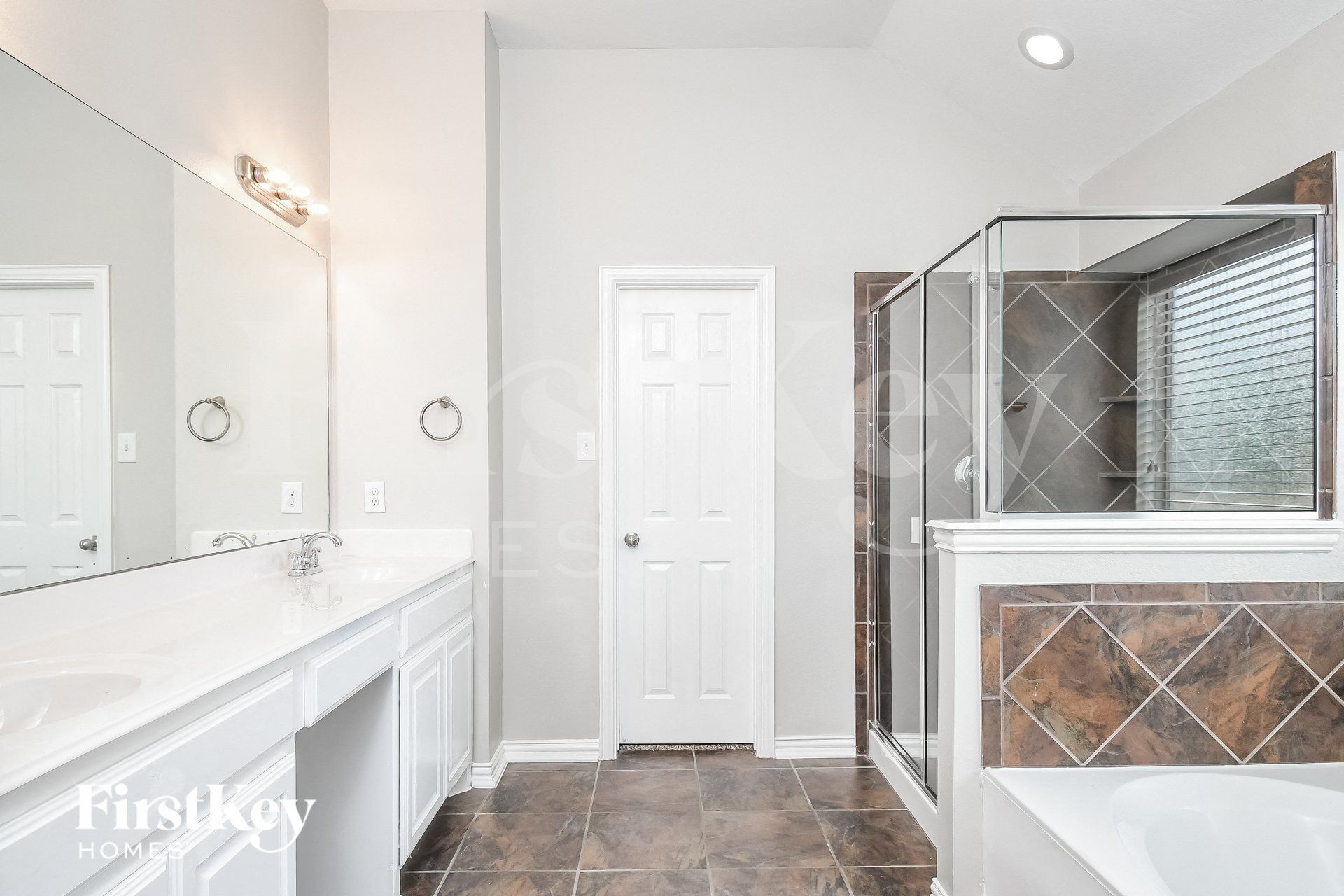 Building Photo - 5854 Cliff Ridge Dr