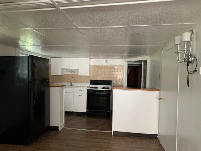 Building Photo - 5656 W Grace St