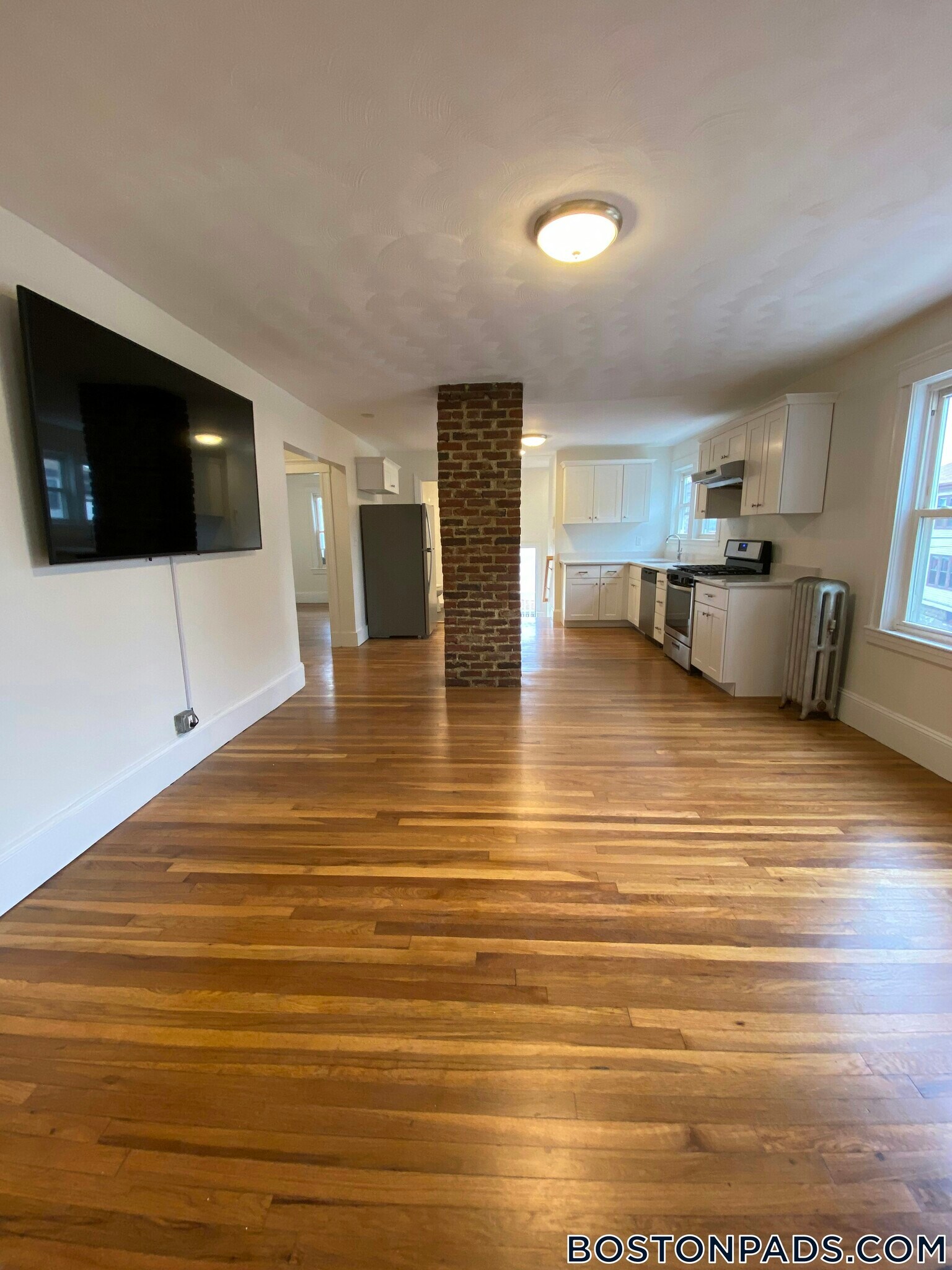 Building Photo - 183 Hillside St