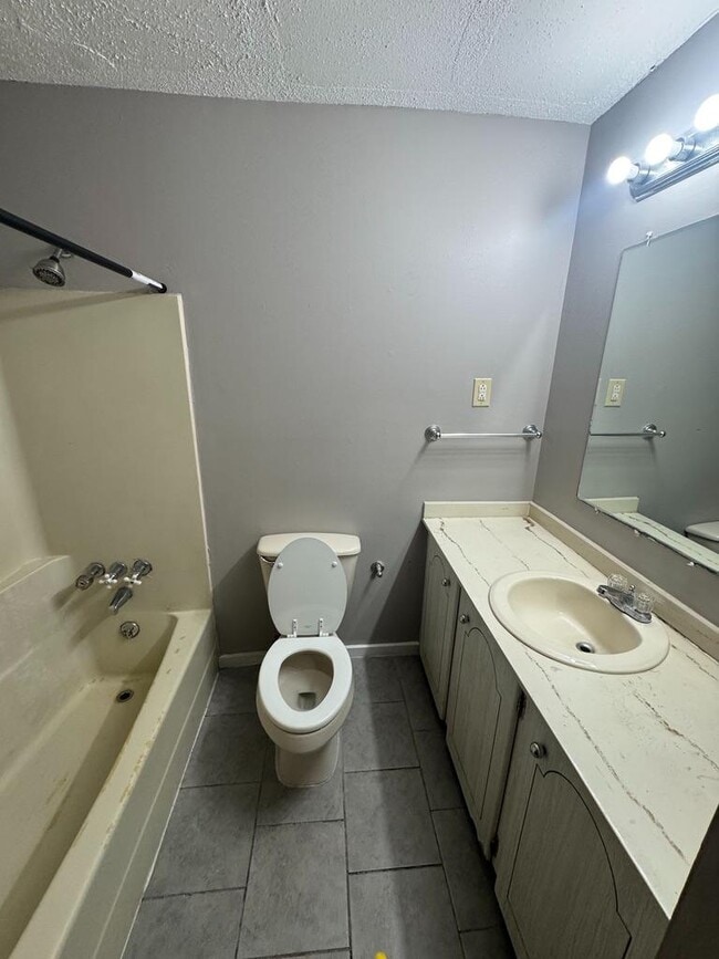 Building Photo - 115 Bay Valley Dr SW