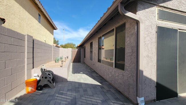 Building Photo - 8817 E Dahlia Dr