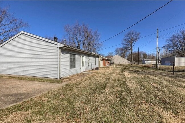 Building Photo - Updated 3 Bedroom/1 Bath