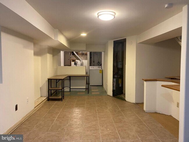 Building Photo - 209 Madison Dr