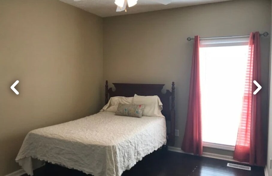 Building Photo - N. Dean Townhome