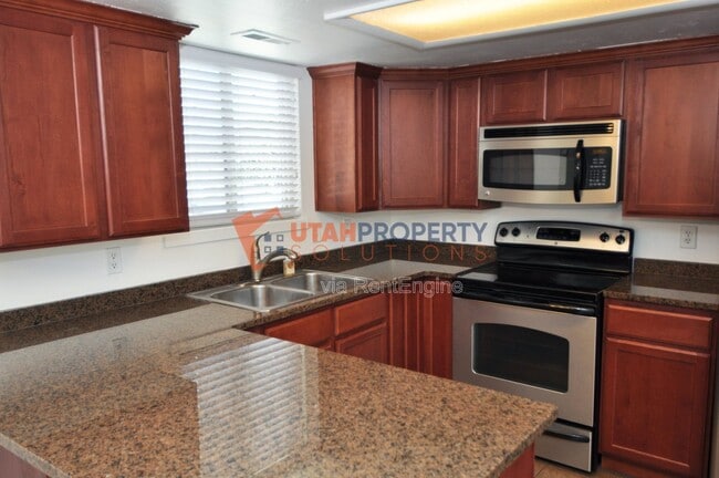 Building Photo - 887 Cedar Pine Ct