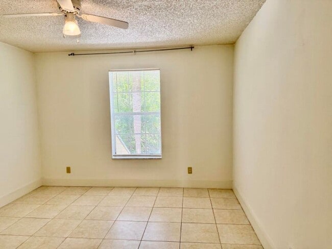 Building Photo - 6308 La Costa Dr