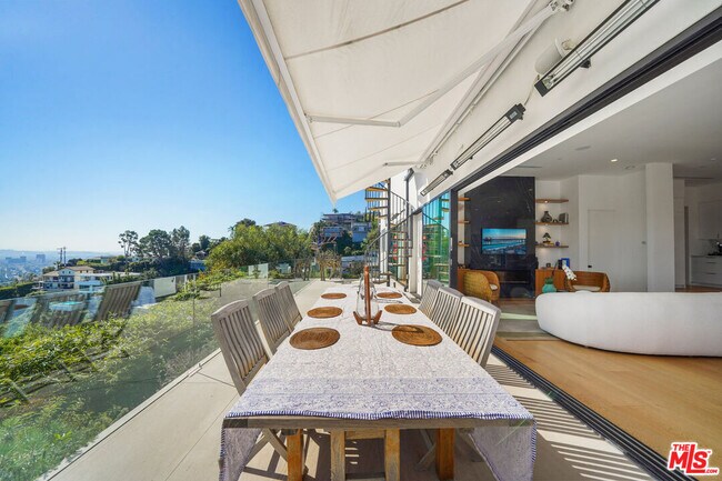 Building Photo - 8242 Hillside Ave