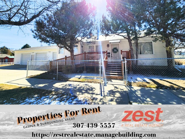 Building Photo - 1905 E 3rd St