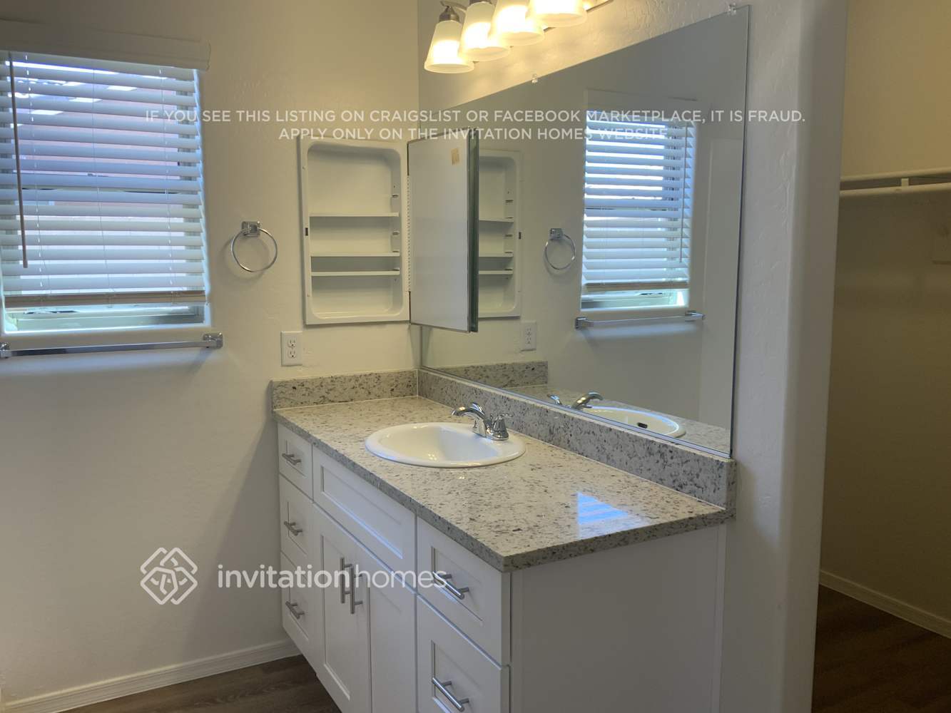 Building Photo - 10538 W Roanoke Ave