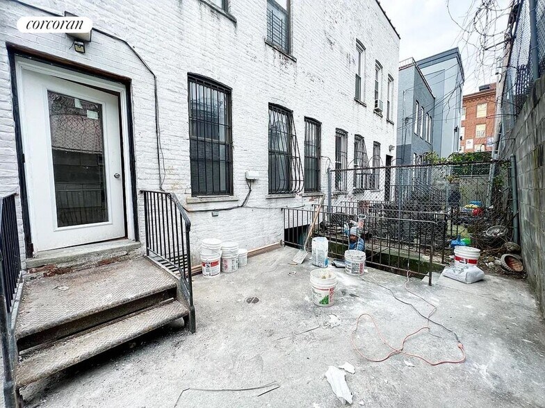 Building Photo - 310 Sumpter St