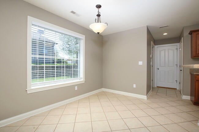 Building Photo - Charming 3 Bedroom/2 Bath in Mill Creek Manor with Spacious Garage