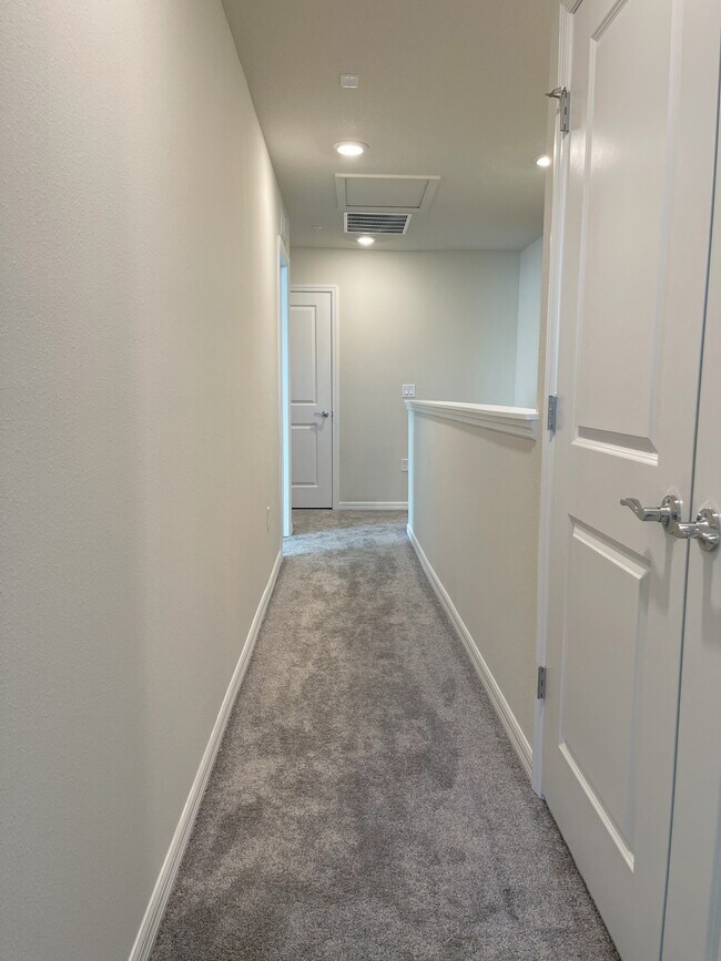 Building Photo - 3156 Emerald Acrs Ln
