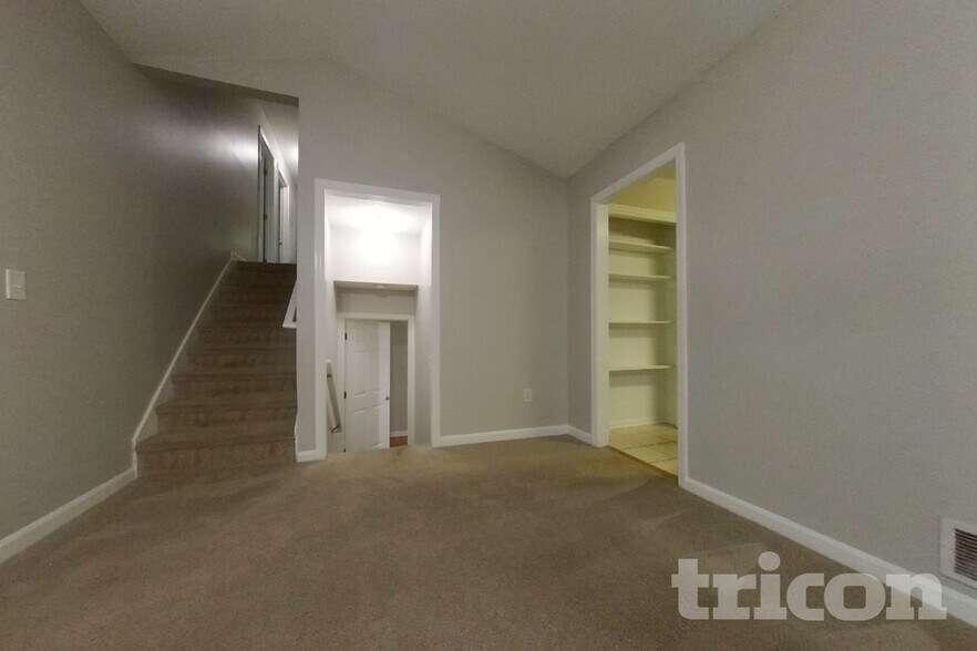 Building Photo - 5394 Telford Ct