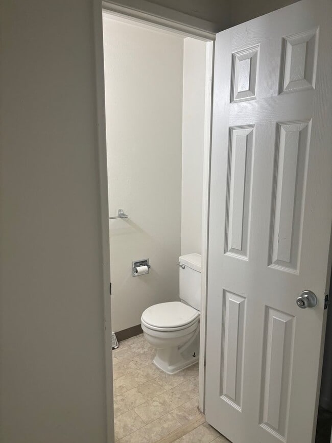 Building Photo - Updated 3bd/2.5ba Townhome in Lakewood