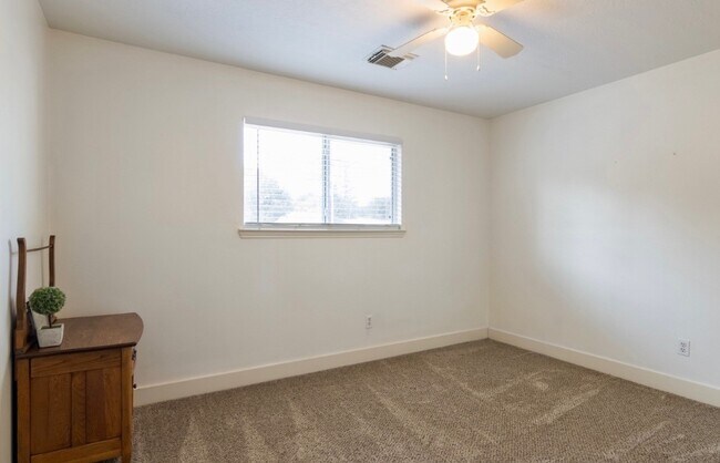 Building Photo - 6118 Spruce Bough Ct