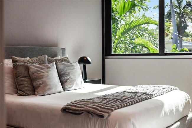 Building Photo - 77 SW 18th Terrace