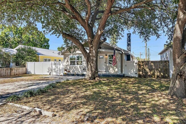 Building Photo - 3451 33rd Ave N