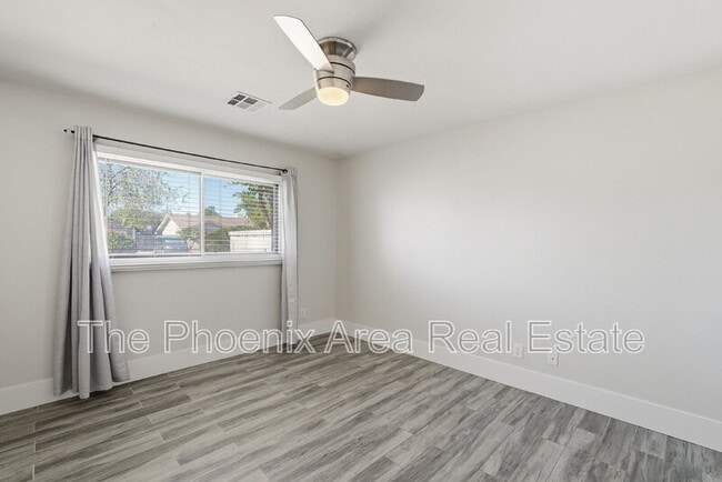 Building Photo - 447 E Carson Dr