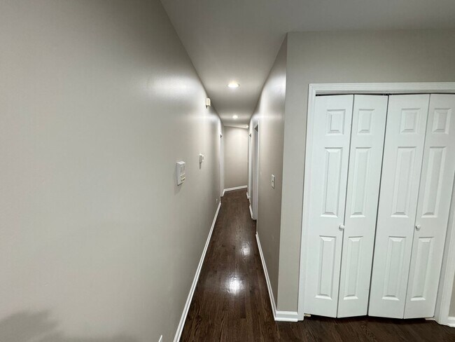 Building Photo - 5438 S Indiana Ave