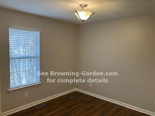 Building Photo - Amazing 3 bedroom 2 bath located in the Ol...