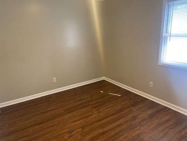 Building Photo - 4702 Rowland Ave