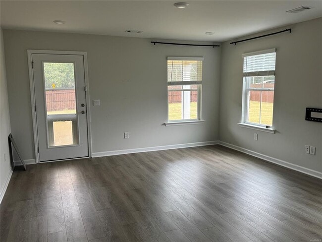 Building Photo - 424 Kohn Dr
