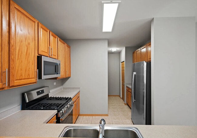 Building Photo - 2568 Golf Ridge Cir