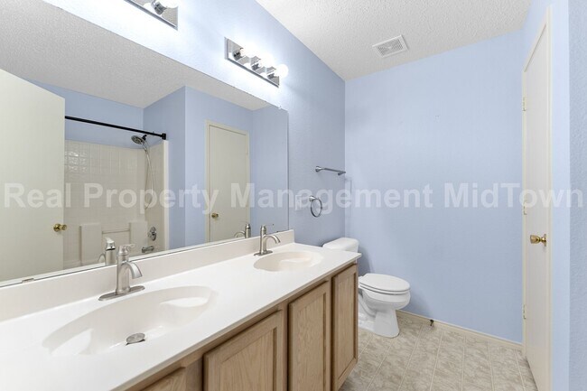 Building Photo - Charming 3-Bedroom Home in Arlington – Man...