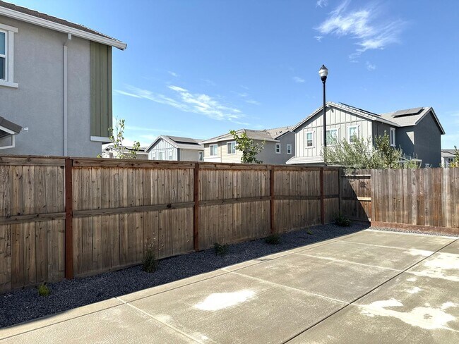 Building Photo - 2024 Shady Tree Cir