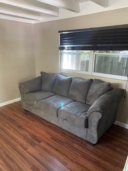 Living - 1703 Johnson St