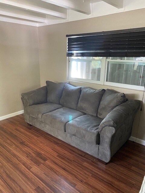 Living - 1703 Johnson St