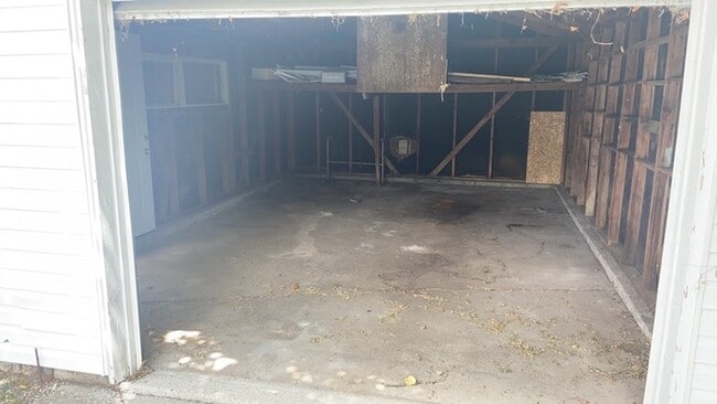 Building Photo - 3939 Prescott Ave