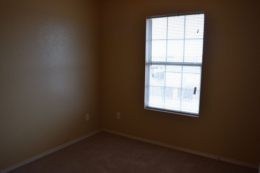 Building Photo - 4506 Deek Dr