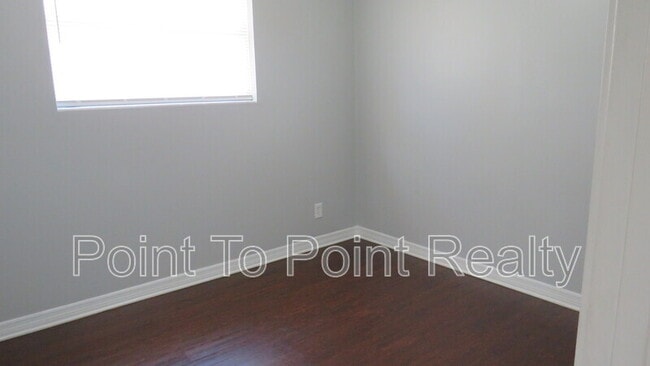 Building Photo - 1647 Dibble Cir W