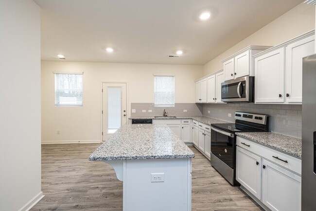 Building Photo - Townhome community with 3 br 2.5 Ba near I...