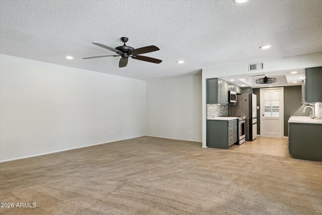 Building Photo - 3526 E Sahuaro Dr