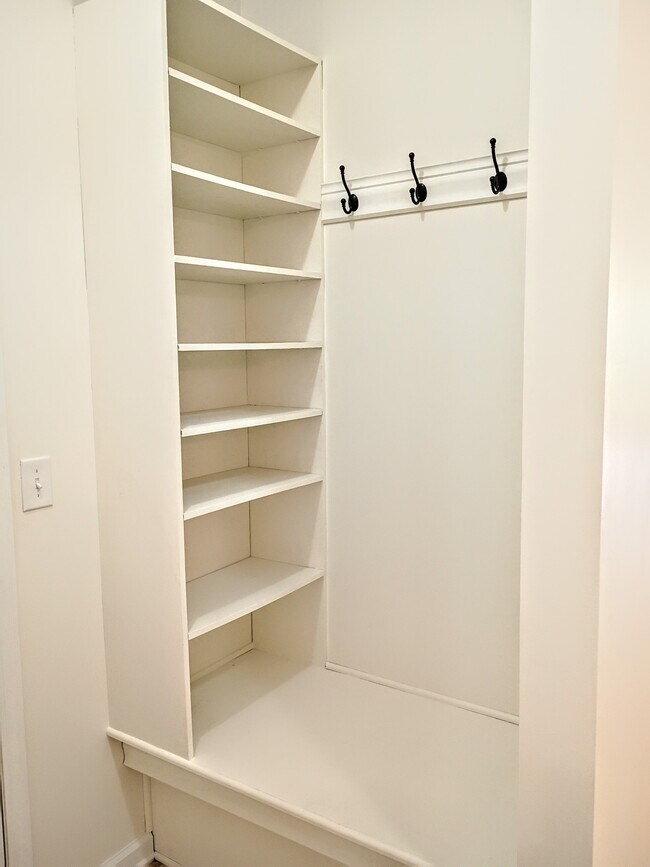 Building Photo - 112 Goldenrod Lake Dr