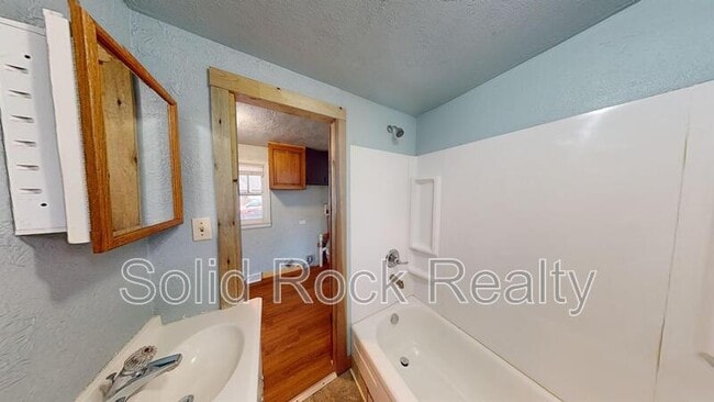Building Photo - 806 E Mesa Ave