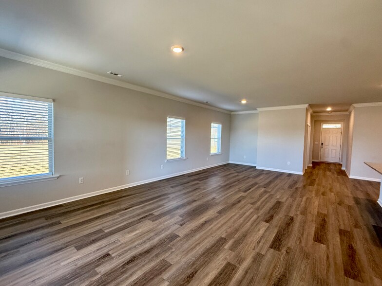 Building Photo - 160 High Leaf Dr