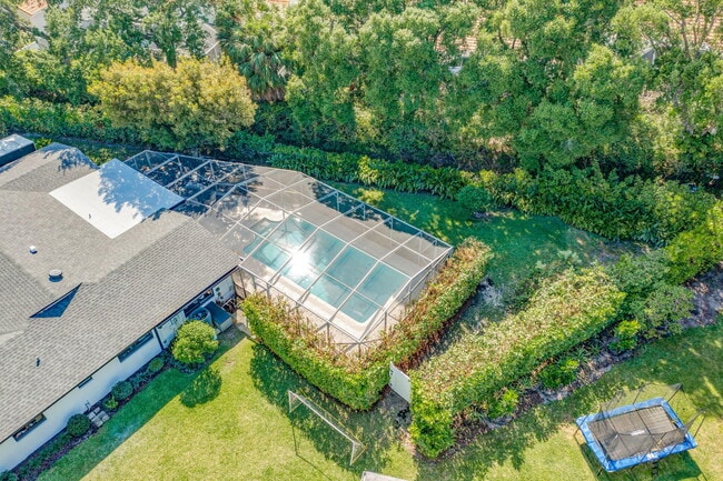 Building Photo - 932 Evergreen Dr