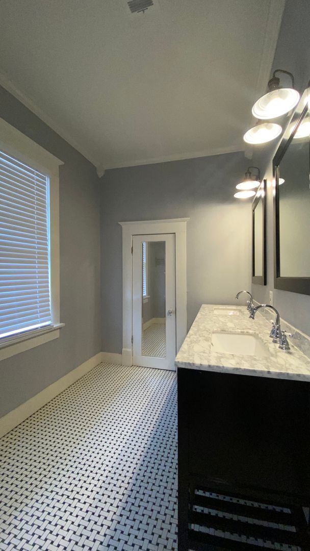 Building Photo - Charming Fairmount Bungalow